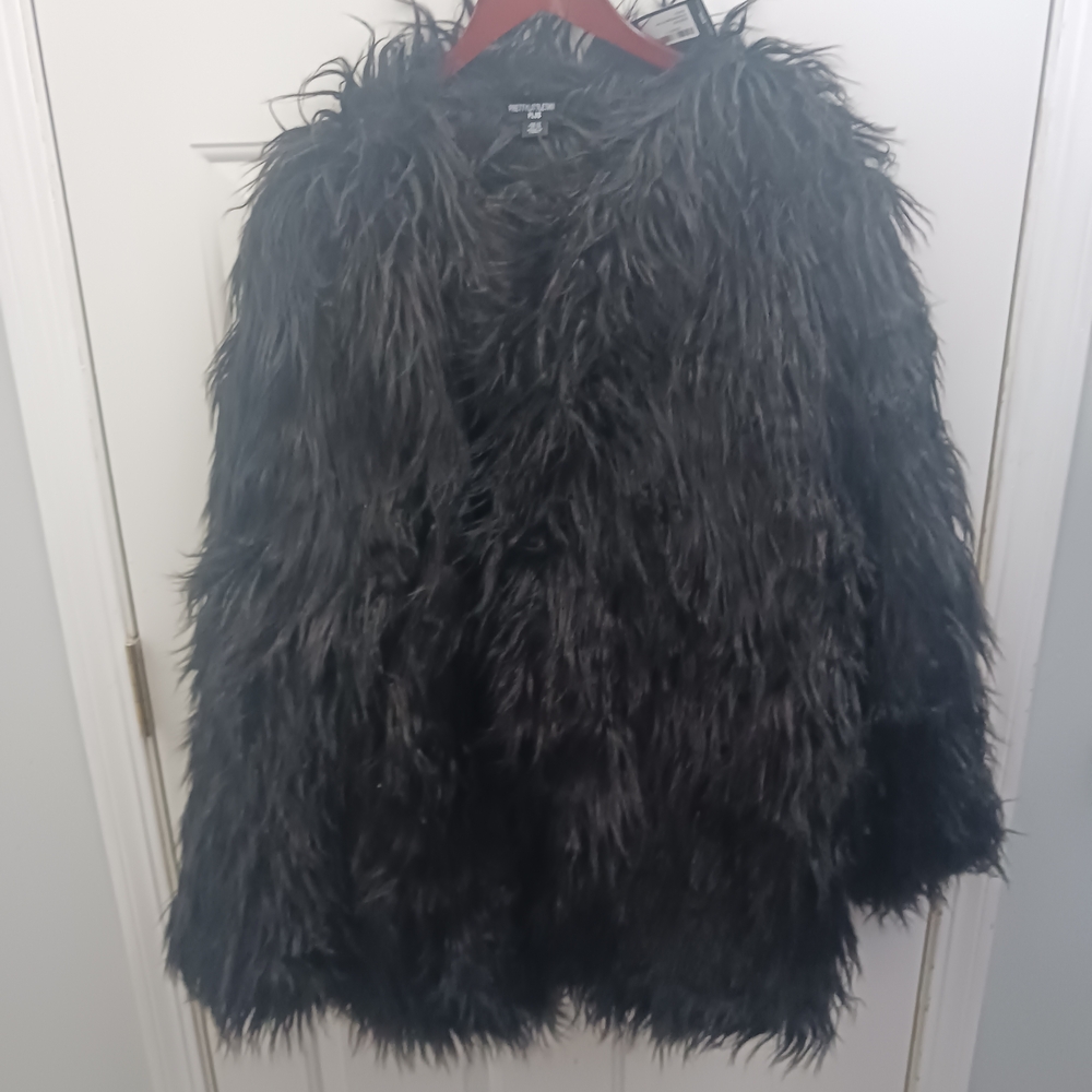 Plus Size PrettyLittleThing Black Faux Fur Coat - Picture 7 of 10